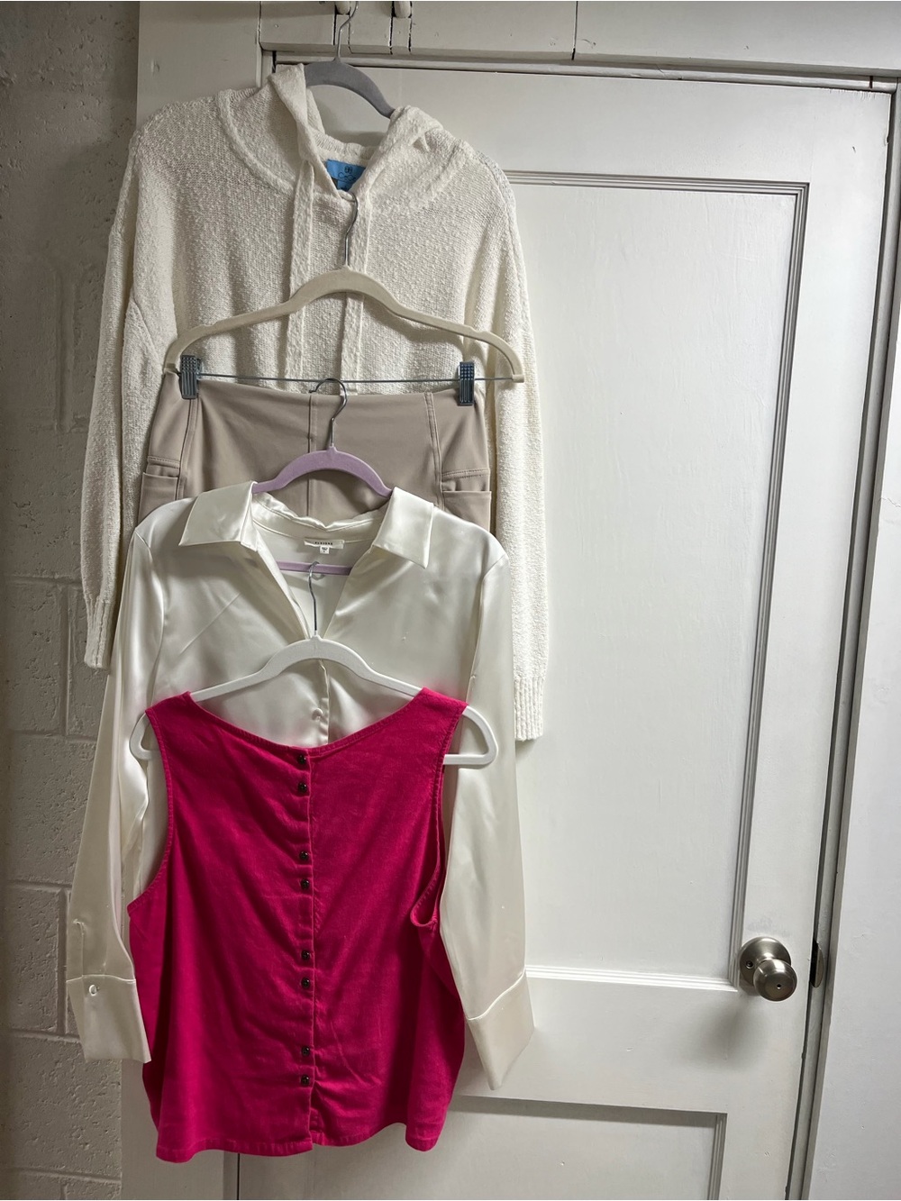 4 pc lot. Mixed Brand Tops/shorts Bundle - White, Cream, Fuchsia